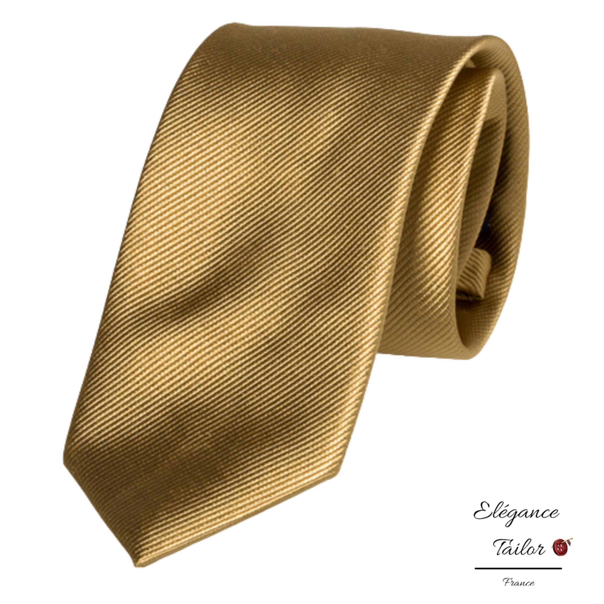 Cravate luxueuse en soie couleur Dorée